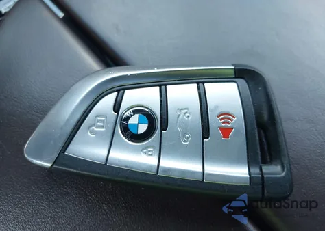 2022 BMW 530E xDrive z USA, uszkodzony, nr VIN WBA33AG06NCJ88977